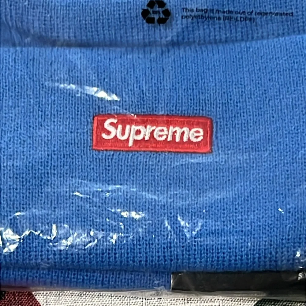 NWT FW24 SUPREME x NEW ERA “S” LOGO BOGO DARK ROYAL WHITE BEANIE KNIT HAT RARE - Picture 4 of 7